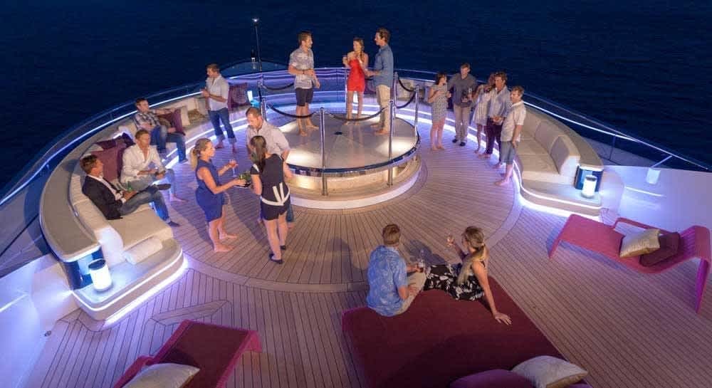 hire luxury boat dubai